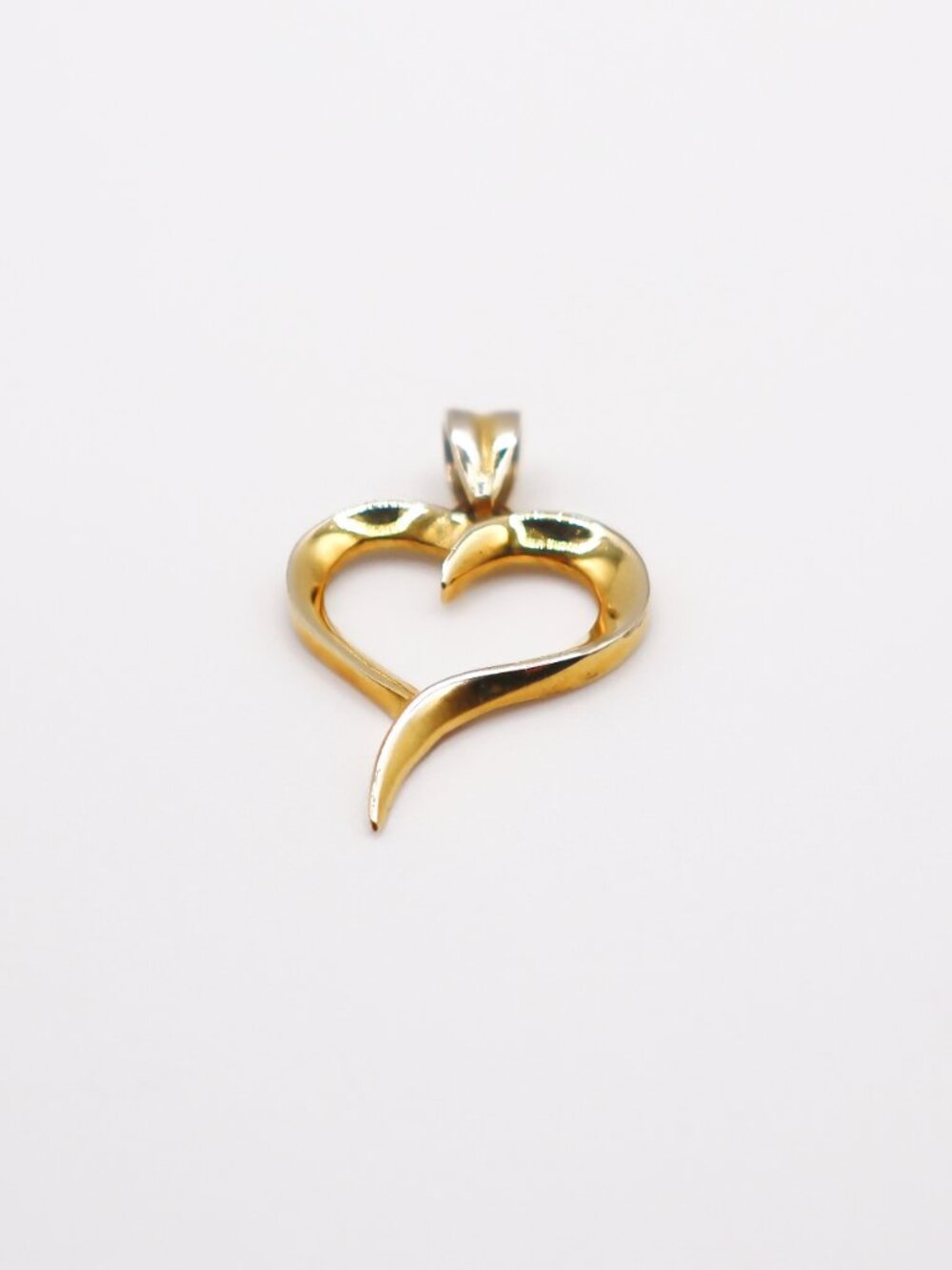 18k Yellow Gold Heart Pendant - Picture 6 of 17